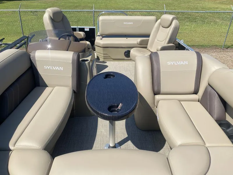 Slide: The Image of Sylvan Mirage 822 CLS DH 2025 - 17