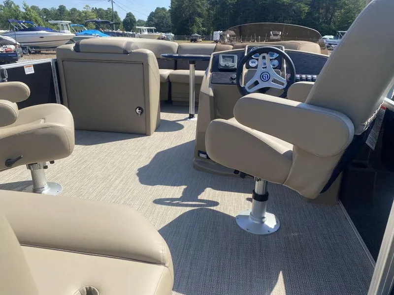 Slide: The Image of Sylvan Mirage 822 CLS DH 2025 - 9