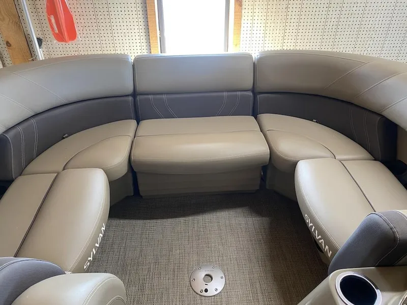 Slide: The Image of Sylvan Mirage 820 CLZ DH 2025 - 13