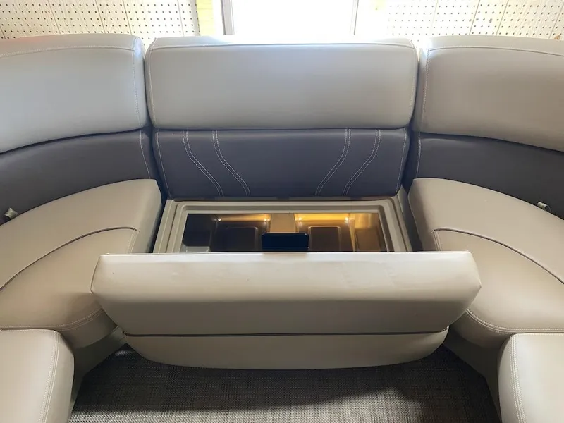 Slide: The Image of Sylvan Mirage 820 CLZ DH 2025 - 16