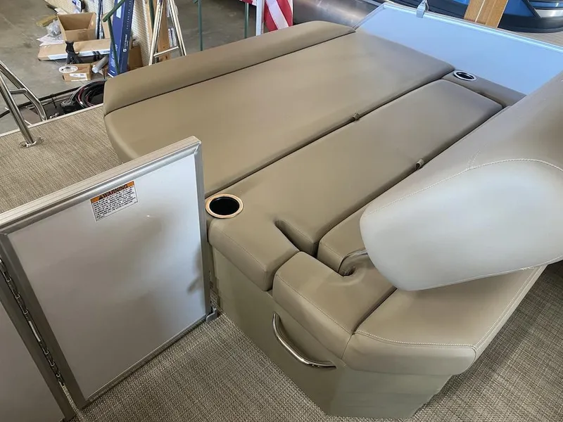 Slide: The Image of Sylvan Mirage 820 CLZ DH 2025 - 18