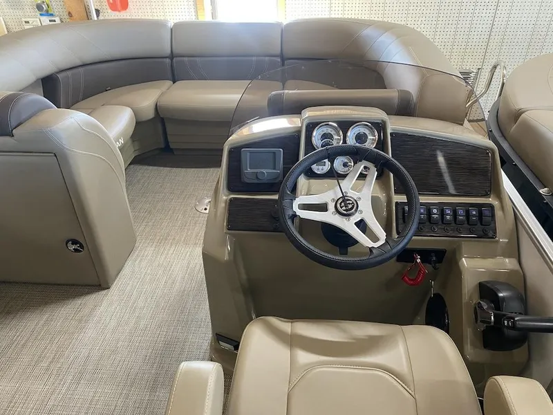 Slide: The Image of Sylvan Mirage 820 CLZ DH 2025 - 9