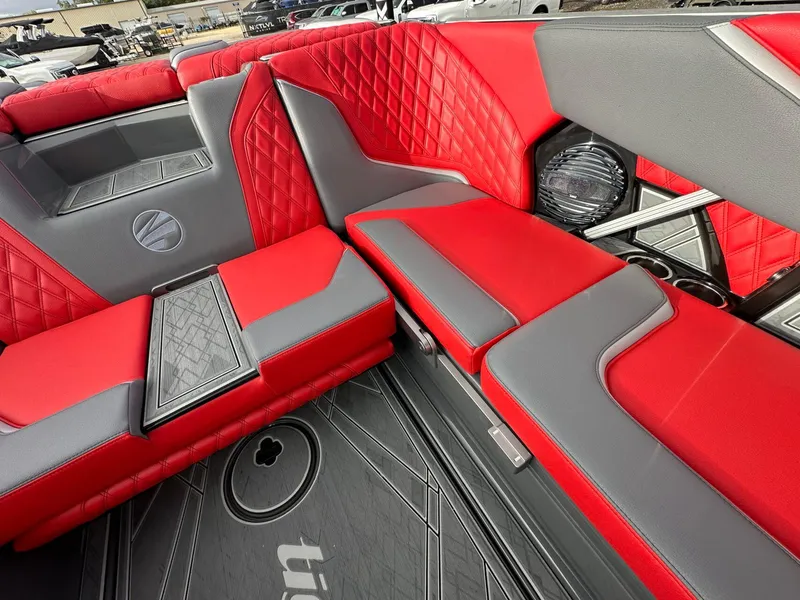 Slide: The Image of Tigé 24RZX 2025 - 12