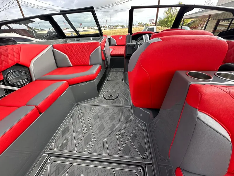 Slide: The Image of Tigé 24RZX 2025 - 14