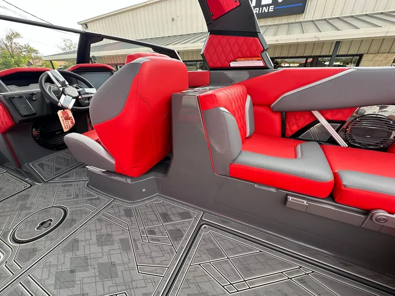 Slide: The Image of Tigé 24RZX 2025 - 15