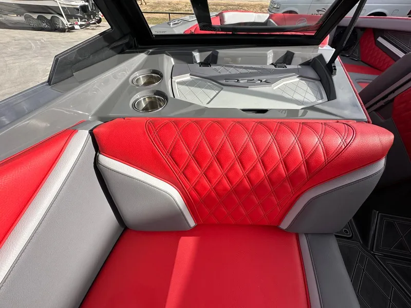 Slide: The Image of Tigé 24RZX 2025 - 17