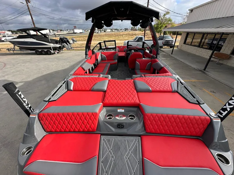 Slide: The Image of Tigé 24RZX 2025 - 9