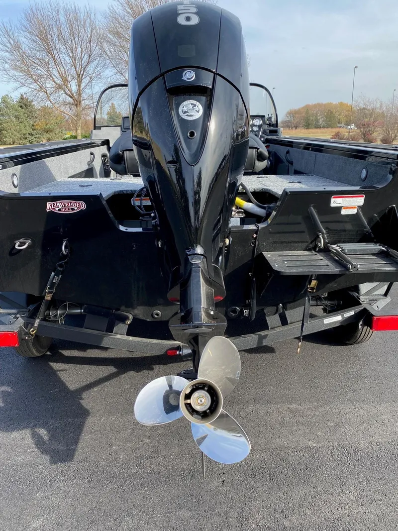 Slide: The Image of 2025 Tracker Targa V-18 WT boat with powerful outboard motor. - 3