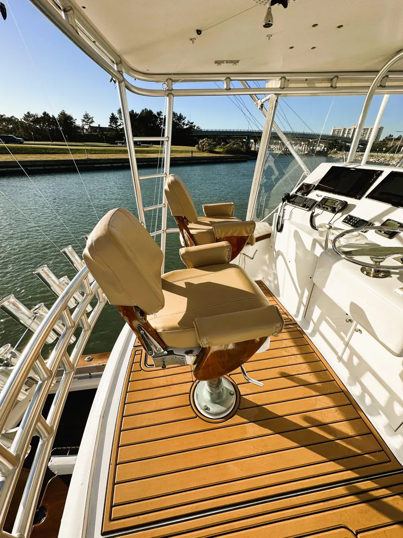 Slide: The Image of Luxury Blackwell 47 Sportfish yacht deck with helm chairs, 2000 model. - 10