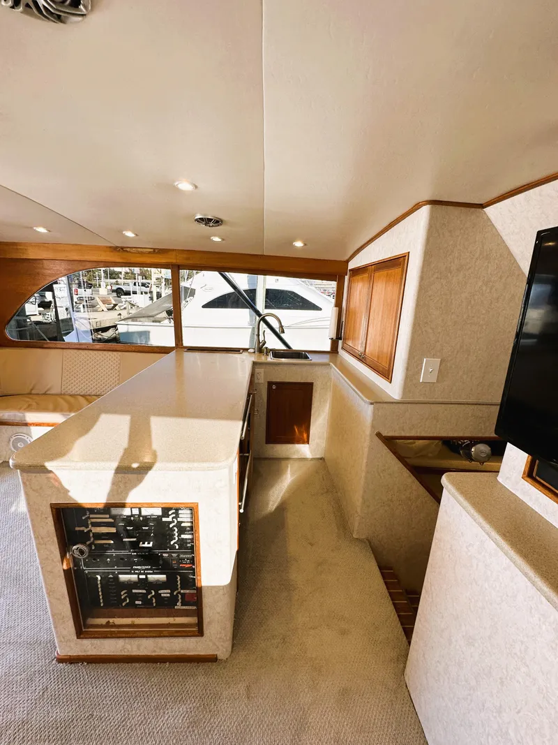 Slide: The Image of Interior of 2000 Blackwell 47 Custom Carolina Sportfish yacht, featuring modern design and spacious layout. - 17