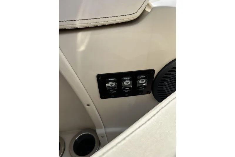 Slide: The Image of Control panel on 2021 Bennington 27 QXSBWA X2 boat interior. - 70