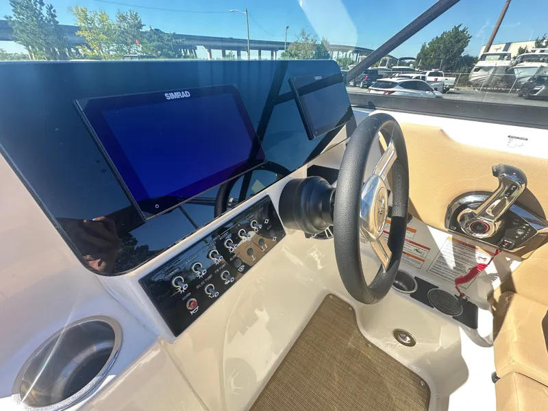 Slide: The Image of Sea Ray SDX 270 Outboard 2025 - 15