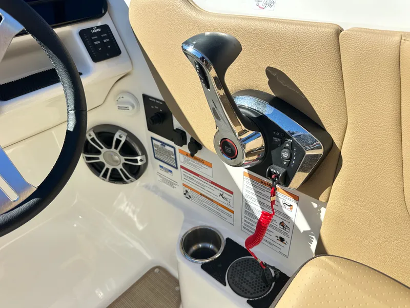 Slide: The Image of Sea Ray SDX 270 Outboard 2025 - 17