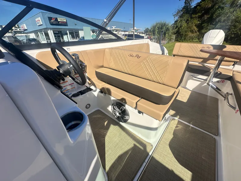 Slide: The Image of Sea Ray SDX 270 Outboard 2025 - 18