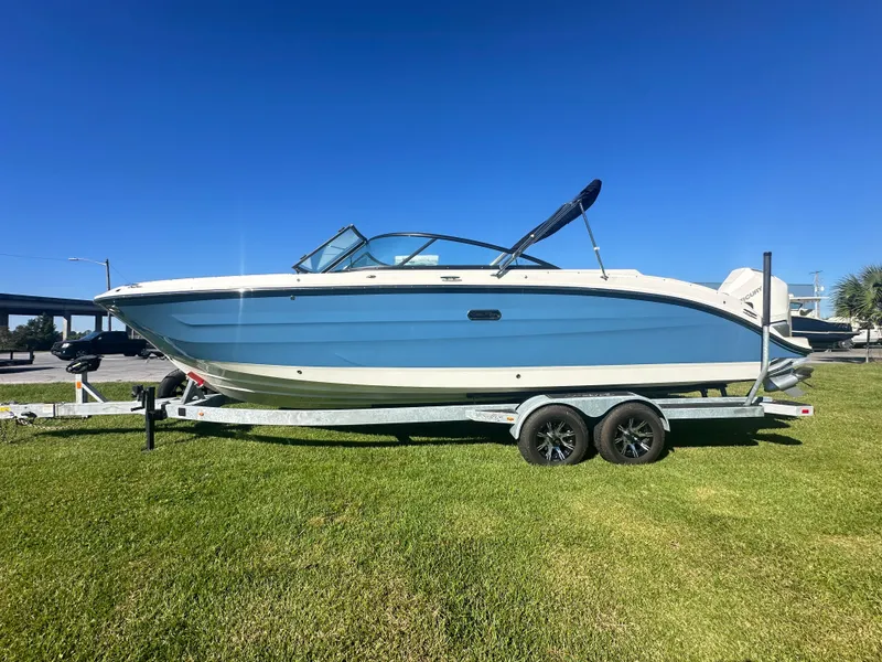 Slide: The Image of Sea Ray SDX 270 Outboard 2025 - 3