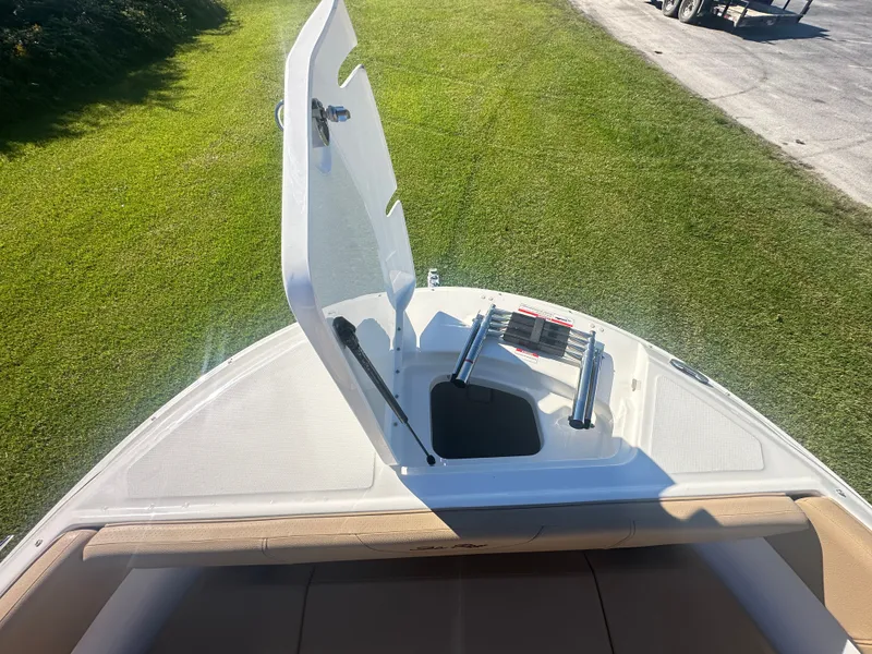 Slide: The Image of Sea Ray SDX 270 Outboard 2025 - 4