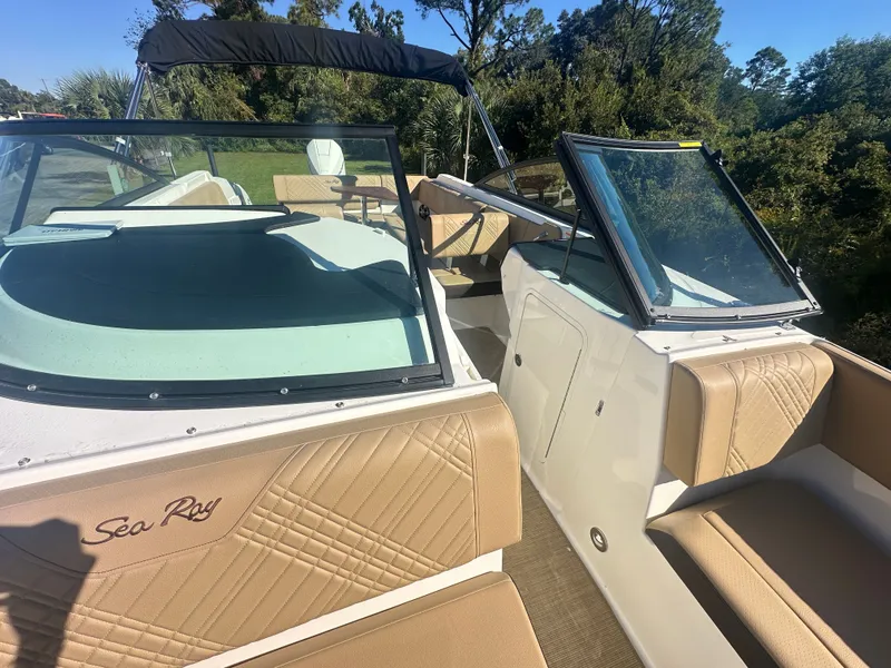 Slide: The Image of Sea Ray SDX 270 Outboard 2025 - 9