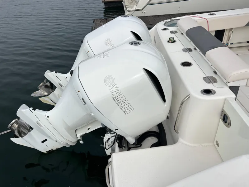 Slide: The Image of Twin Yamaha 4.2L V6 300HP - 33