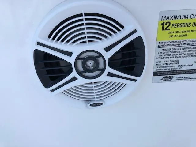 Slide: The Image of Robalo R242 Center Console 2022 speaker and capacity label detail. - 25