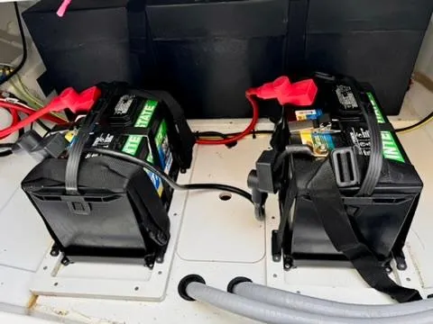Slide: The Image of Dual batteries in a 2023 Jeanneau Leader 7.5 CC Series 3 boat. - 18
