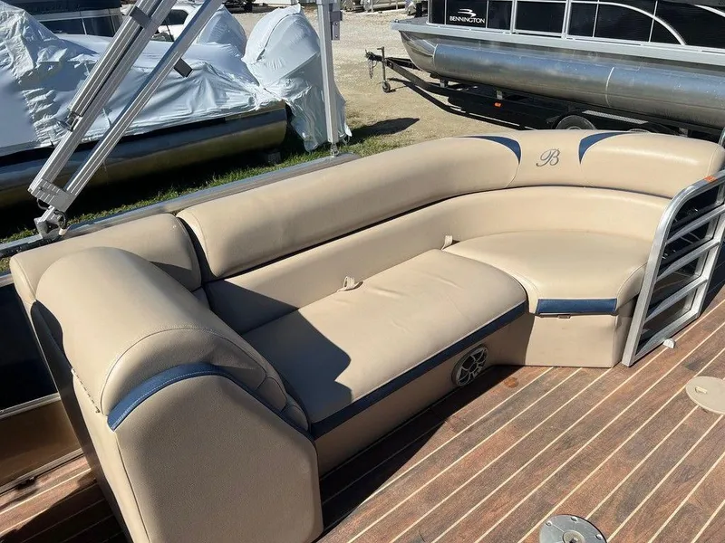 Slide: The Image of Berkshire STS Series 233RFX BP3 2015 - 10