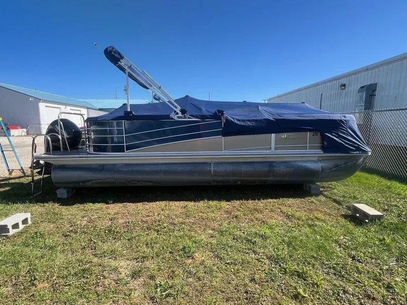 Slide: The Image of Berkshire STS Series 233RFX BP3 2015 - 4