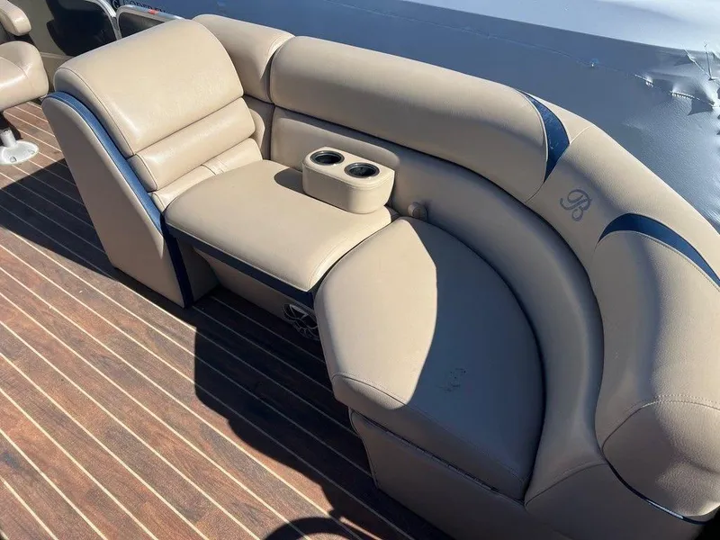 Slide: The Image of Berkshire STS Series 233RFX BP3 2015 - 6