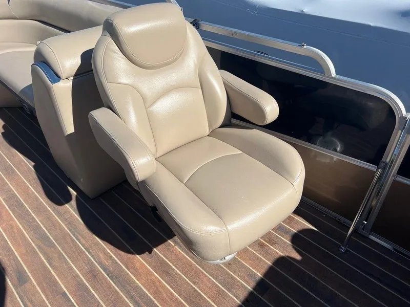 Slide: The Image of Berkshire STS Series 233RFX BP3 2015 - 8