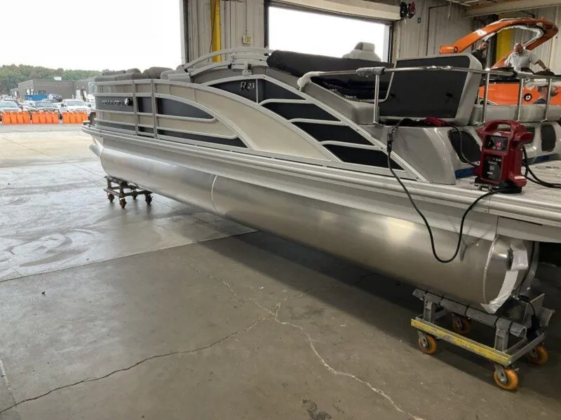 Slide: The Image of 2025 Bennington 23 RSB pontoon boat in a warehouse setting. - 18