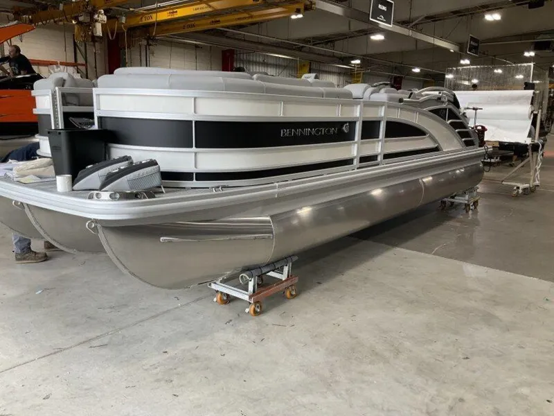 Slide: The Image of 2025 Bennington 23 RSB pontoon boat in a warehouse setting. - 19