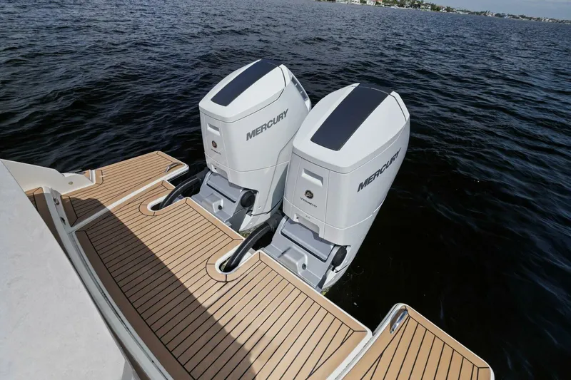 Slide: The Image of 2022 Tiara Sport 43 LE - 38