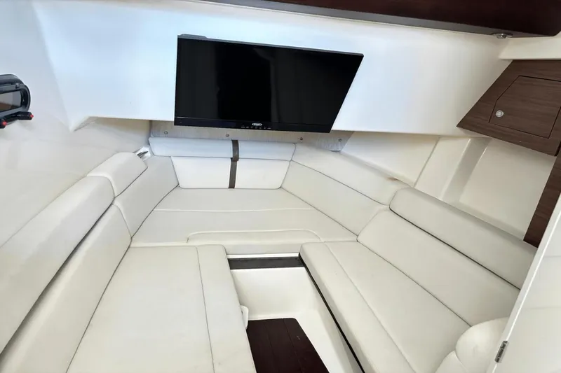 Slide: The Image of Boston Whaler 350 Realm 2019 - 17