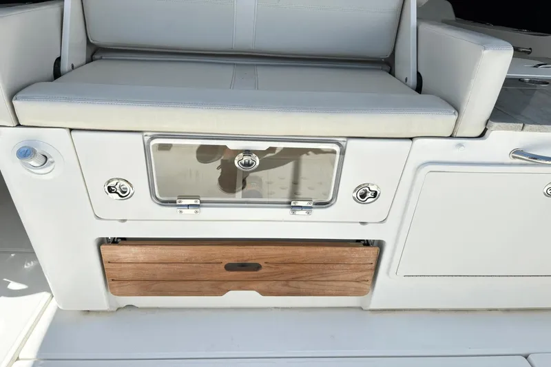 Slide: The Image of Boston Whaler 350 Realm 2019 - 21