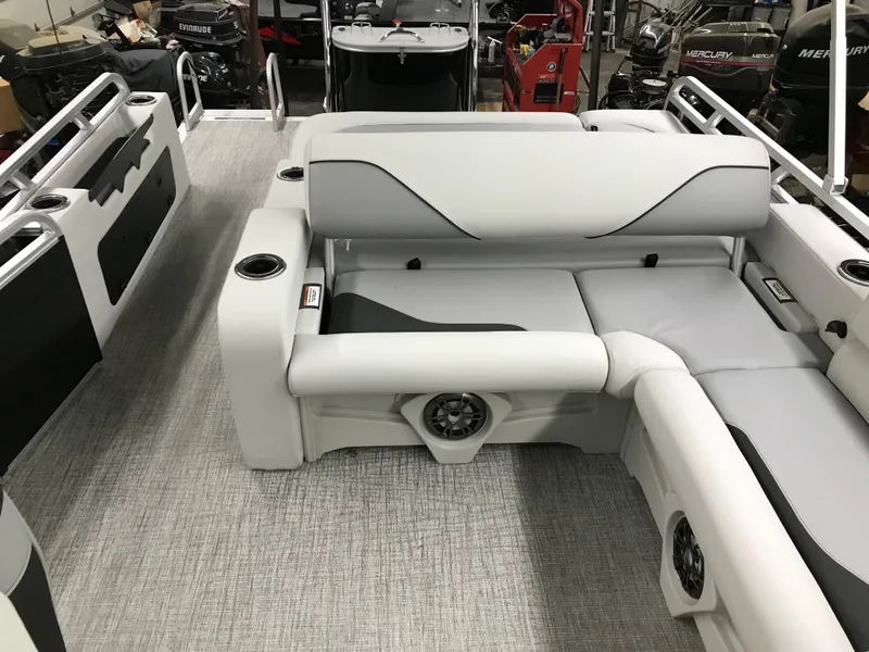 Slide: The Image of 2025 Avalon VENTURE 2585 VERSATILE REAR BENCH interior with spacious seating and modern design. - 20