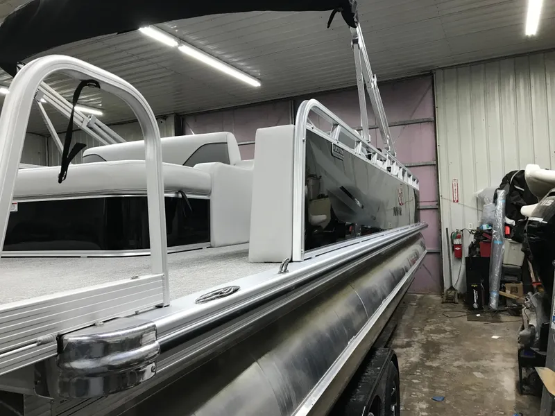 Slide: The Image of 2025 Avalon VENTURE 2585 Versatile Rear Bench boat in a garage setting. - 8