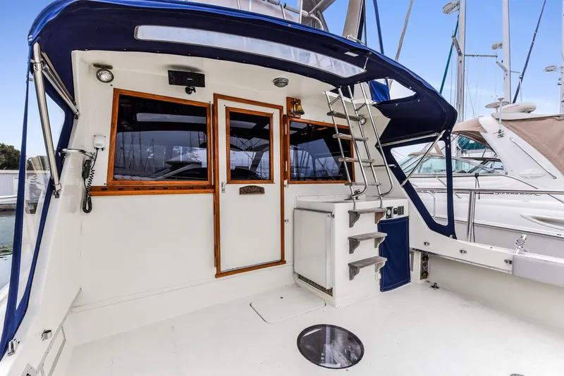 Slide: The Image of Expansive Cockpit w/ view of SeaKeeper - 7