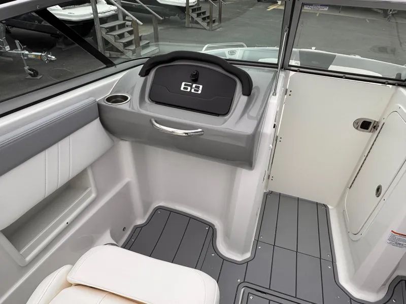 Slide: The Image of 2025 Chaparral 23 SSi OB boat interior with modern dashboard and seating. - 10