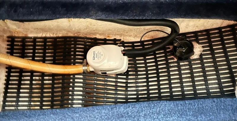 Slide: The Image of Bilge pump system in a 2005 Fountain 42 Executioner boat. - 47