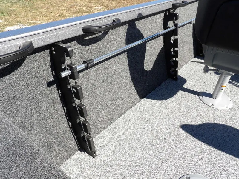 Slide: The Image of 2025 Crestliner 1750 Fish Hawk SC boat interior with steering console and seat. - 17