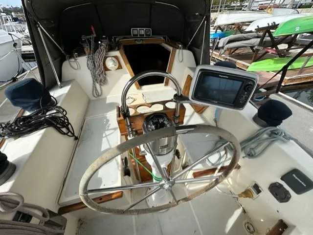 Slide: The Image of Handheld B&G marine radio with buttons, suitable for CAL 39 MK II TALL RIG, 1979 model. - 31