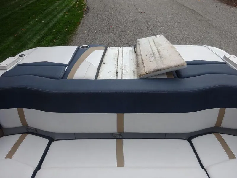 Slide: The Image of 2013 Four Winns Horizon 200 boat interior with blue and white seating. - 17