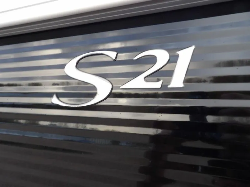 Slide: The Image of 2025 Bennington 21 SL boat model emblem on striped surface. - 40