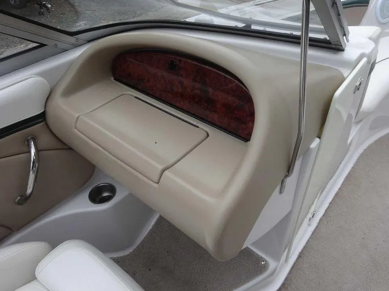 Slide: The Image of Four Winns 220 Horizon 2006 - 17