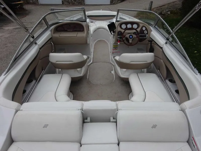 Slide: The Image of Four Winns 220 Horizon 2006 - 7