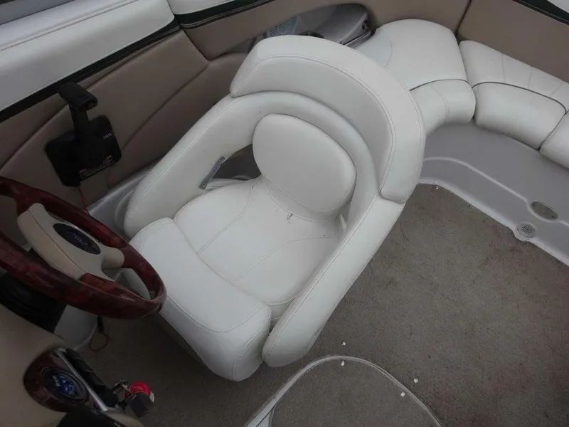 Slide: The Image of Four Winns 220 Horizon 2006 - 9