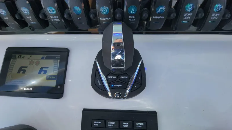 Slide: The Image of Sea Hunt Ultra 275 SE 2024 - 56