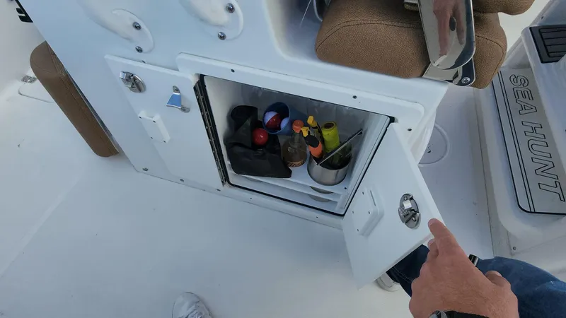 Slide: The Image of Sea Hunt Ultra 275 SE 2024 - 62