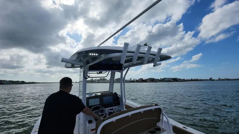 Slide: The Image of Sea Hunt Ultra 275 SE 2024 - 64