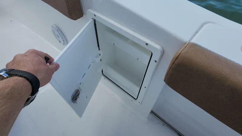 Slide: The Image of Sea Hunt Ultra 275 SE 2024 - 65