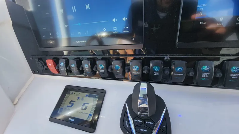 Slide: The Image of Sea Hunt Ultra 275 SE 2024 - 71